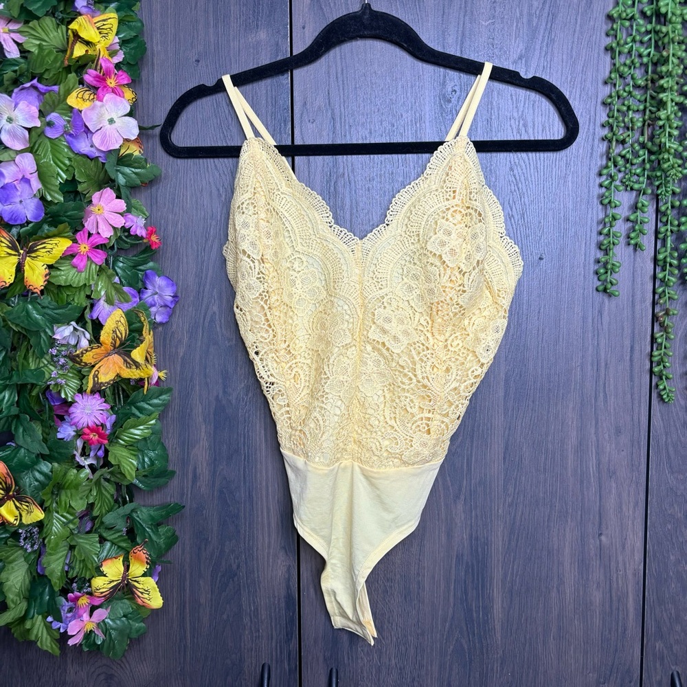 |🌼3/$30🌼Rue21 Yellow Lacey Spaghetti Strap bodysuit Size Small